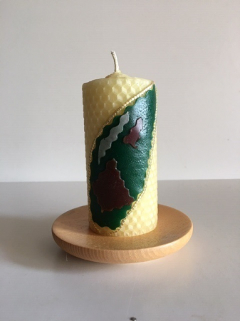 Kerzenhalter mit Kerze aus Bienenwachs