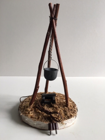 Lagerfeuer groß mit LED Birne 3,5 V
