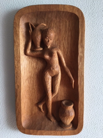 Relief Wasserträgerin