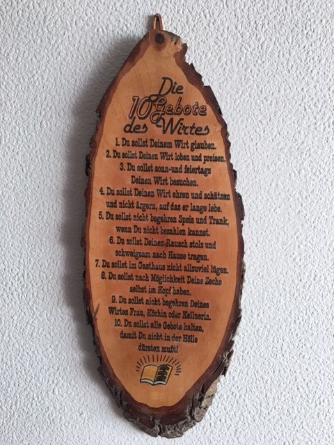 Spruchbrett mit eingebranntem Text