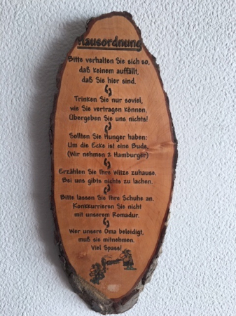 Spruchbrett mit eingebranntem Text